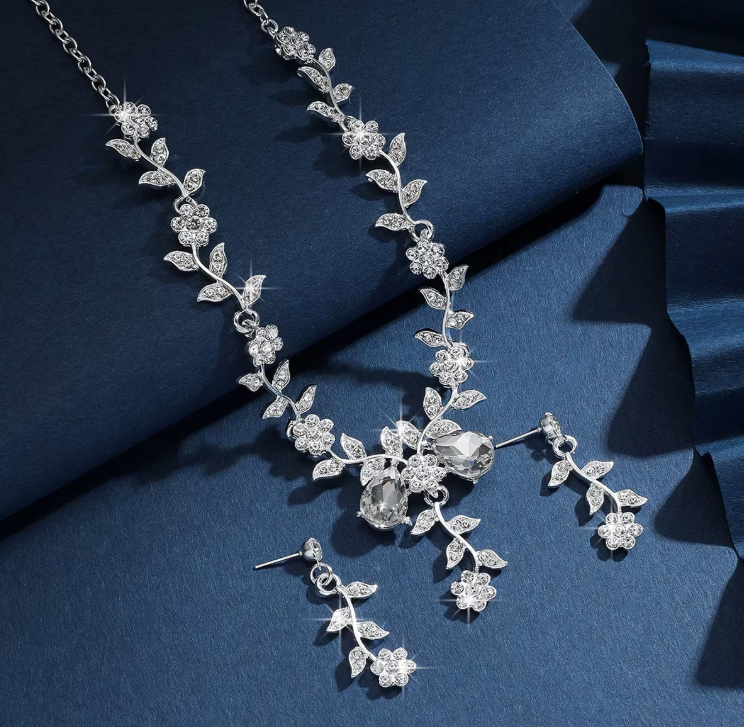 B-TOP Elegantná 2dielna súprava náušníc a náhrdelníka s kryštálovými kvetmi