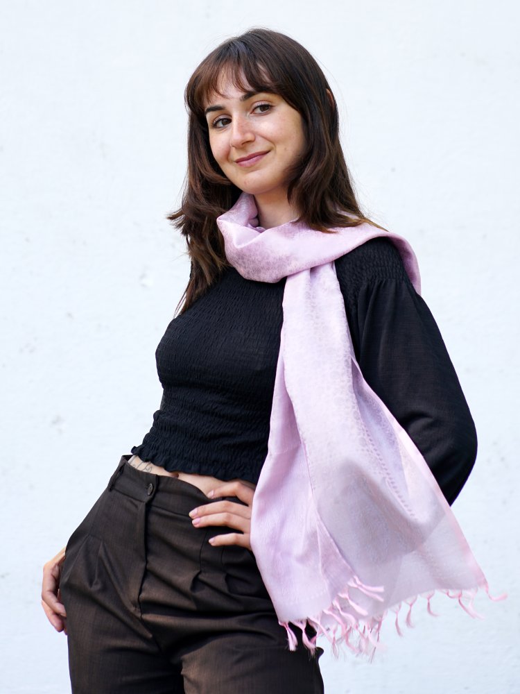 Pranita Hodvábny šál z Váránasí svetloružovo-svetlošedý