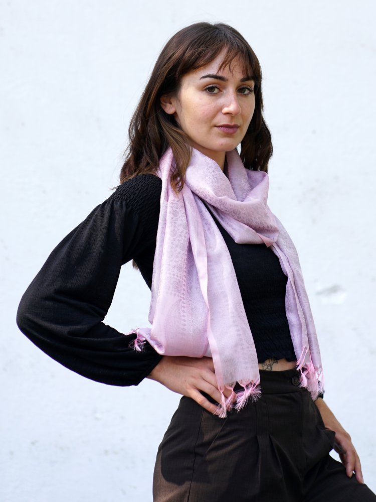 Pranita Hodvábny šál z Váránasí svetloružovo-svetlošedý