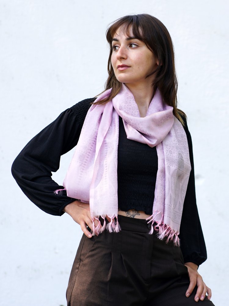 Pranita Hodvábny šál z Váránasí svetloružovo-svetlošedý