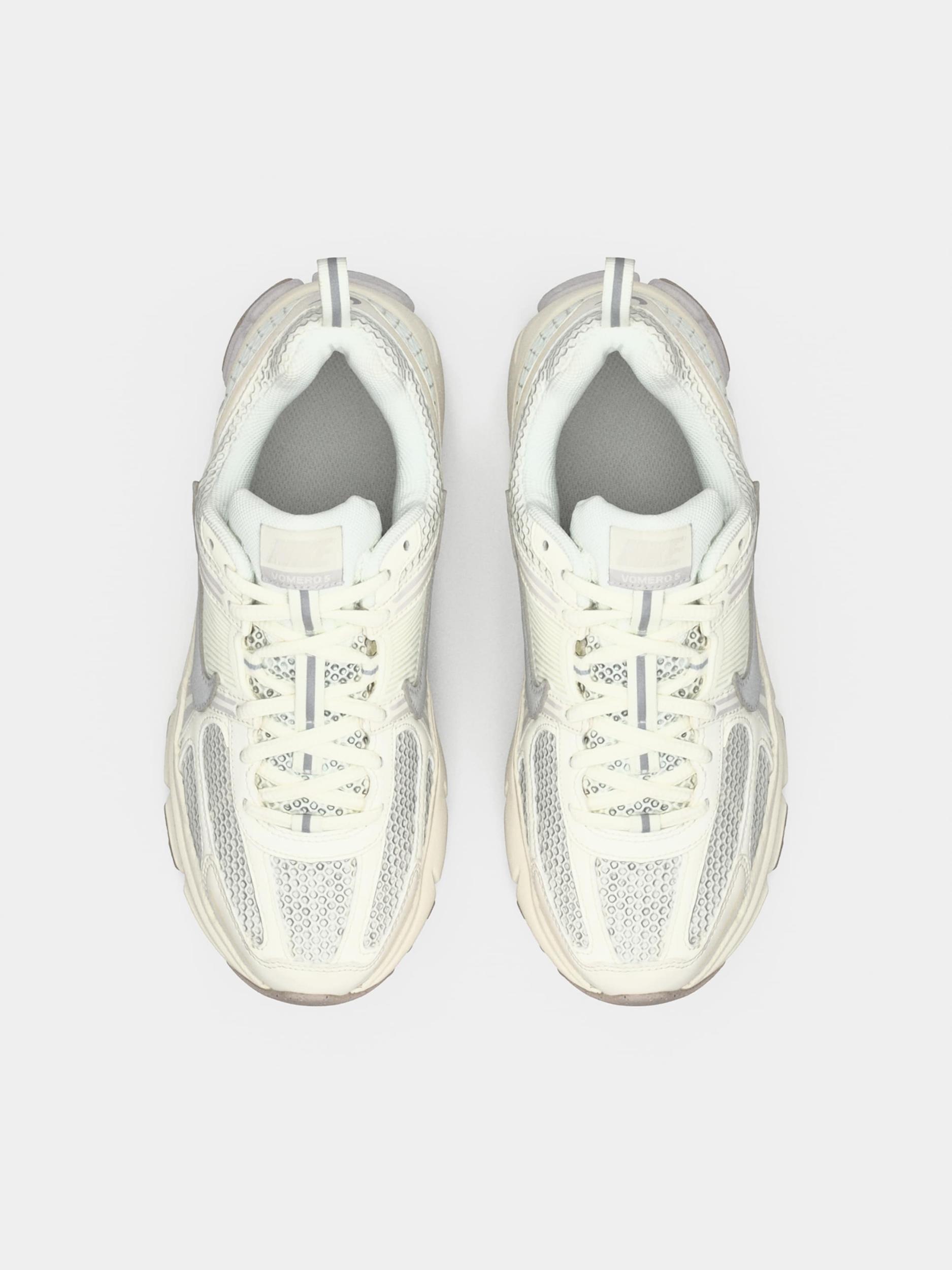 Nike Sportswear Tenisky 'Zoom Vomero 5' striebornosivá / šedobiela