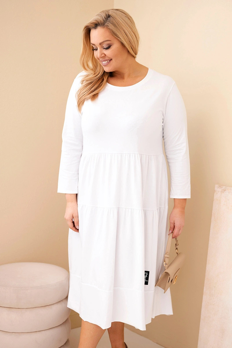 K-Fashion Dámske bavlnené šaty s volánmi a volánovými rukávmi v bielej farbe