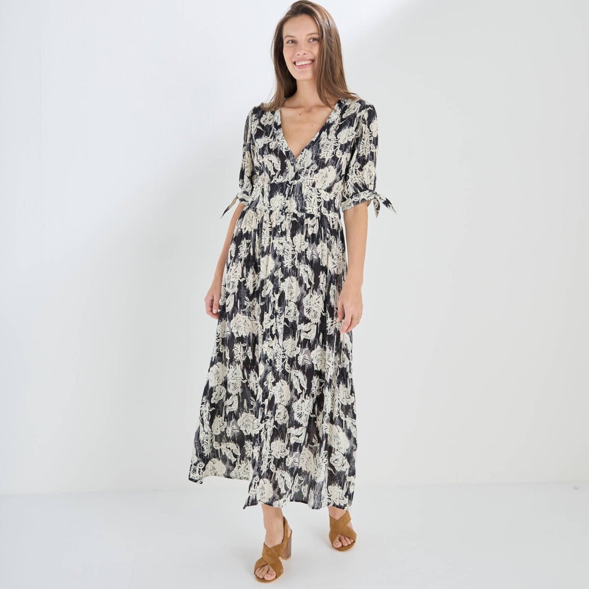 Dlhé rozšírené krepónové šaty na gombíky s potlačou čierna/biela 054 Blancheporte