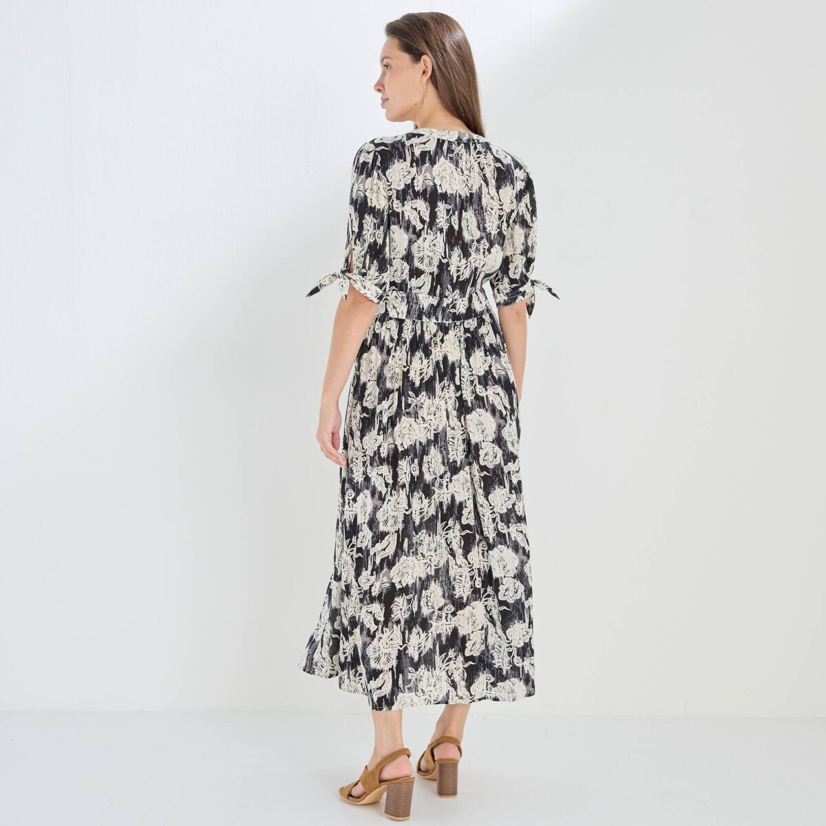 Dlhé rozšírené krepónové šaty na gombíky s potlačou čierna/biela 054 Blancheporte