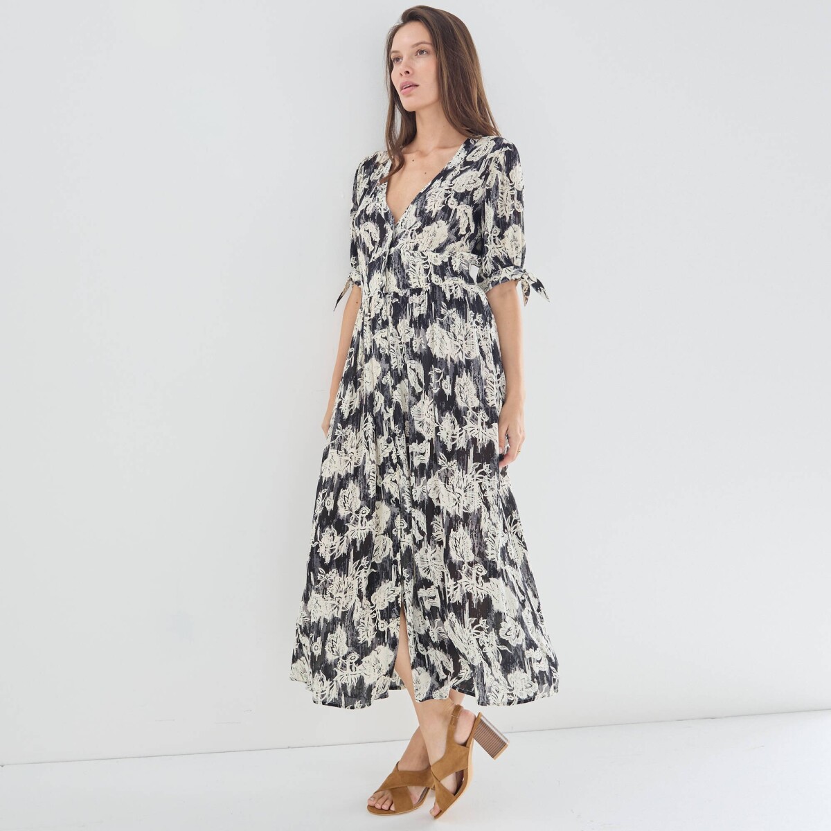 Dlhé rozšírené krepónové šaty na gombíky s potlačou čierna/biela 054 Blancheporte