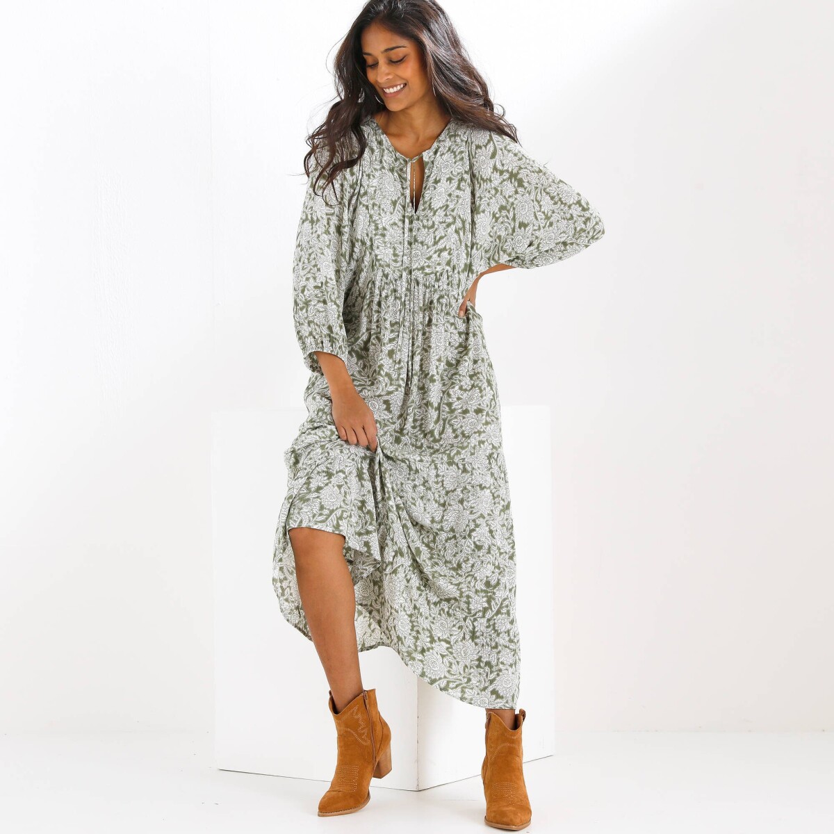 Dlhé krepónové rozšírené šaty s potlačou khaki 054 Blancheporte