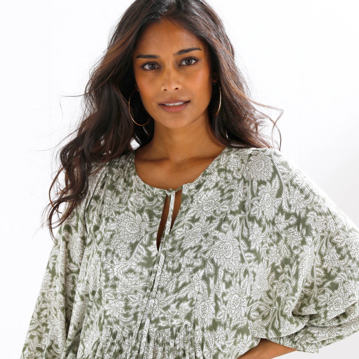 Dlhé krepónové rozšírené šaty s potlačou khaki 054 Blancheporte