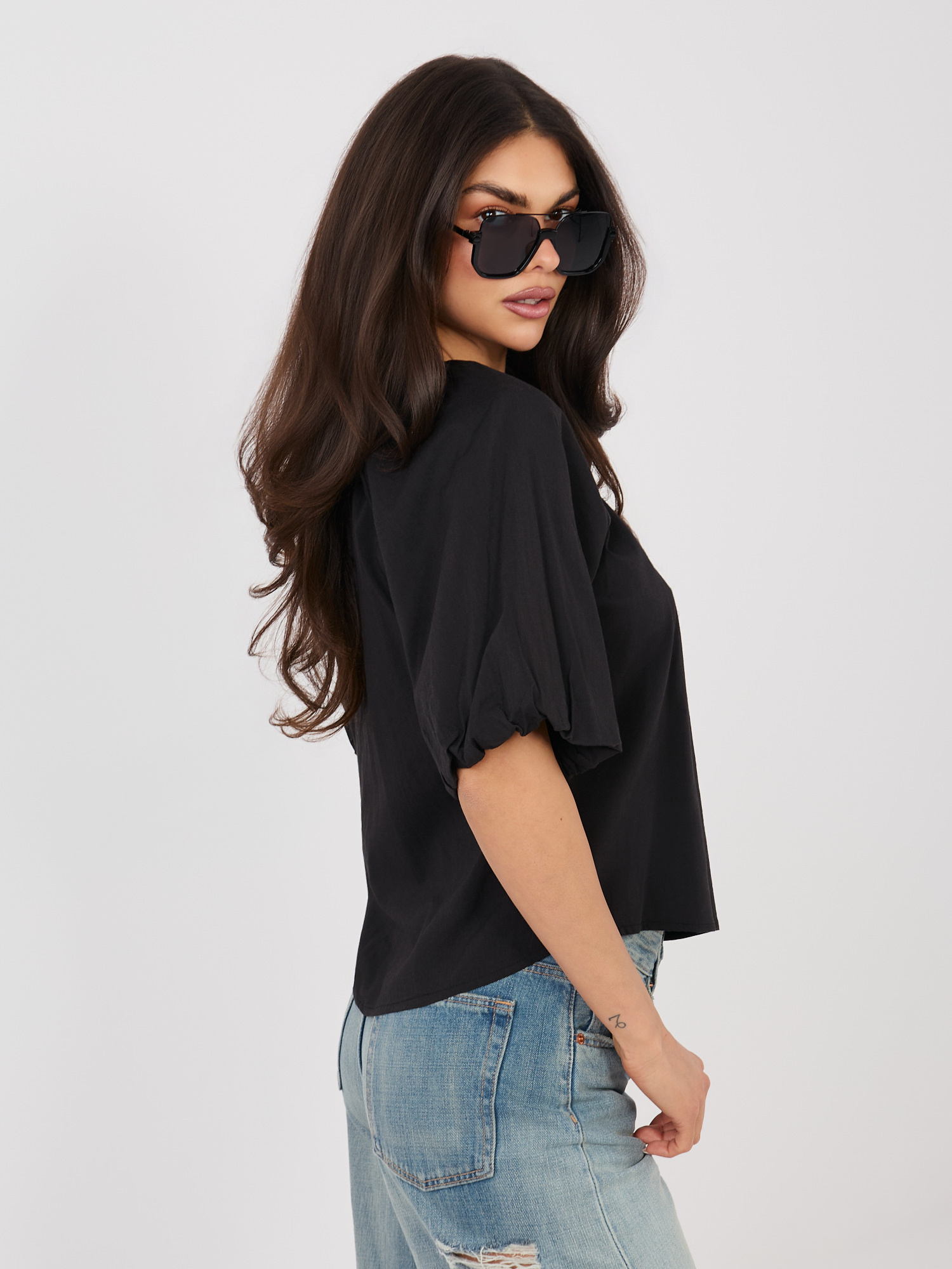 Sublevel Čierna dámska blúzka s okrúhlym výstrihom