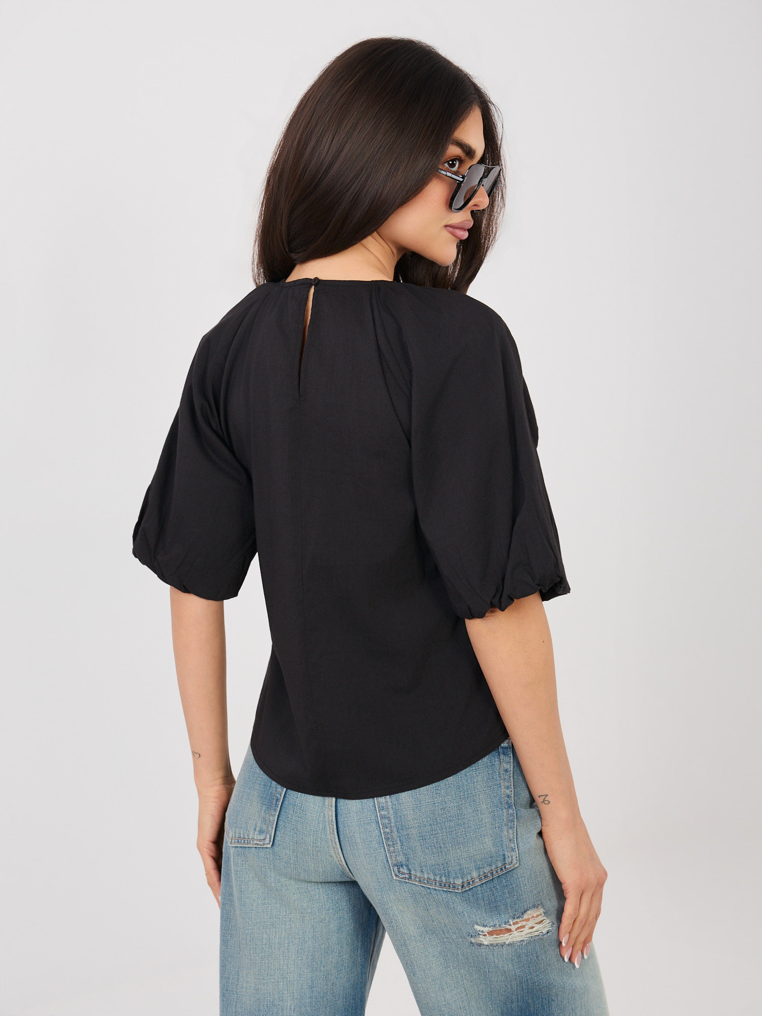Sublevel Čierna dámska blúzka s okrúhlym výstrihom