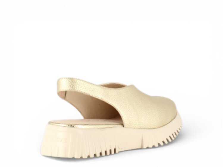 Dámské sandály s plnou špičkou Wonders A-4411 metalické