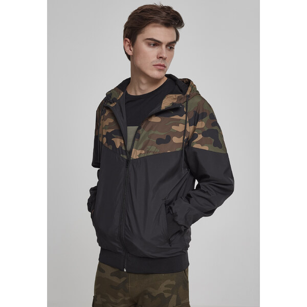 Urban Classics Arrow Windrunner blk/woodcamo pattern 50661551