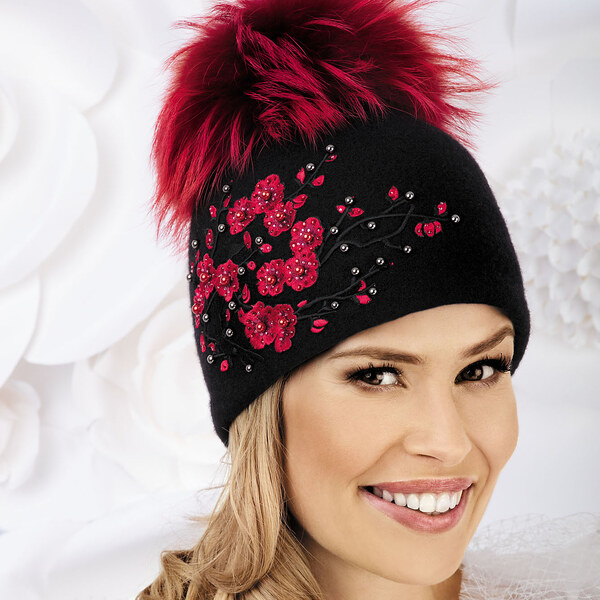 KRUMLOVANKA Dámska vlnená čiapka s brmbolcom W-0159/018 čierna 60532826