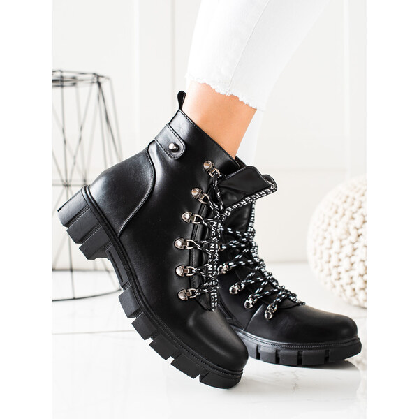 BLACK WORKERS ON VINCEZA PLATFORM 50504130