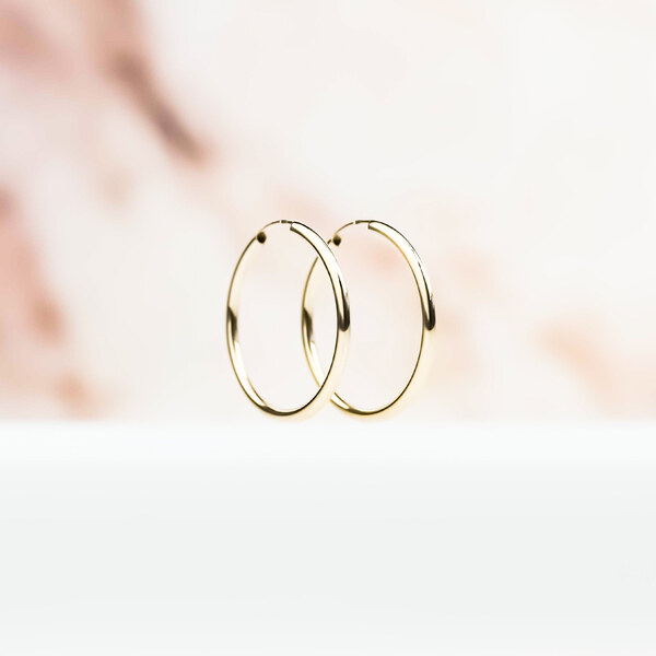 Lillian Vassago Stredne veľké zlaté kruhové náušnice hladké 2,2 cm 39384398