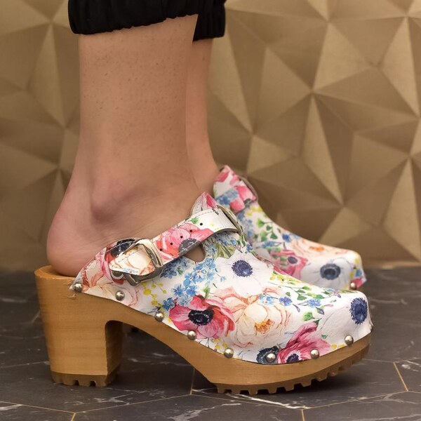 JOHN-C Dámske kožené kvetinové dreváky PATRICIA 33069051