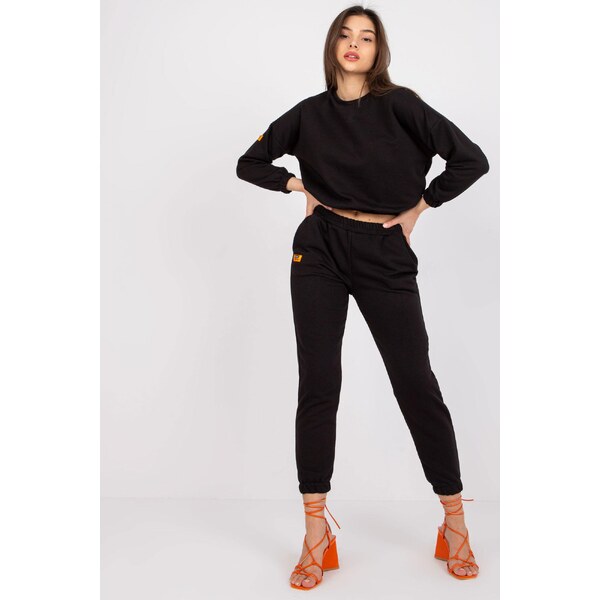 MladaModa Tepláková súprava Liliana s crop-topovou mikinou čierna 33138957