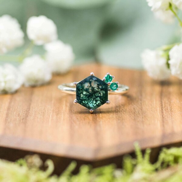 SPIRIT OF ISLAND Strieborný prsteň s achátom a smaragdmi Hidden Forest 33619972