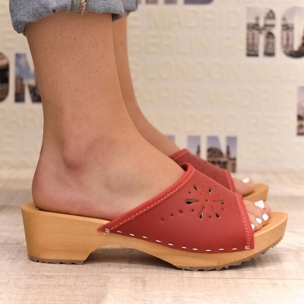 JOHN-C Dámske kožené červené dreváky AFRA 24705516