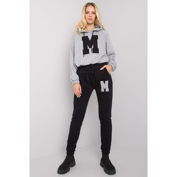 MladaModa Dvojfarebná tepláková súprava Danielle s nášivkami čierna 33898393