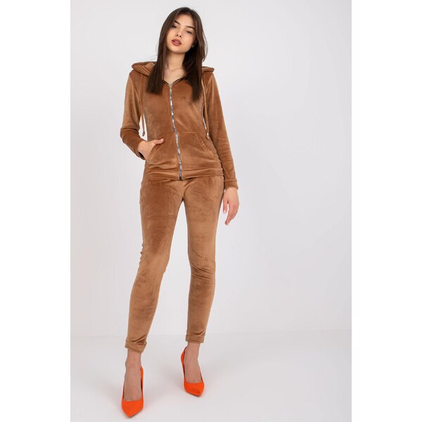 MladaModa Velúrovo-viskózová tepláková súprava Ilaria farba camel 33898533