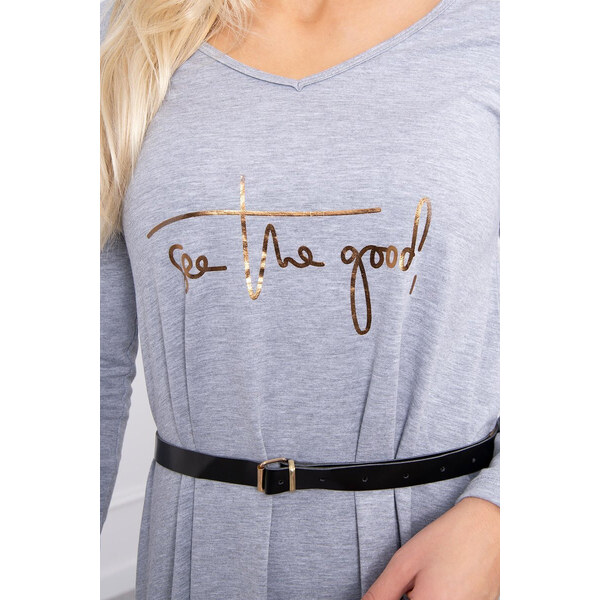 K-Fashion Šaty s ozdobným pásikom a nápisom šedej farby 49758951