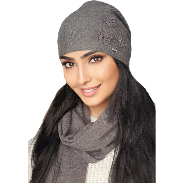 Kamea Grafitová elegantná dámska čiapka s motýlikmi Maram, Farba 35993452