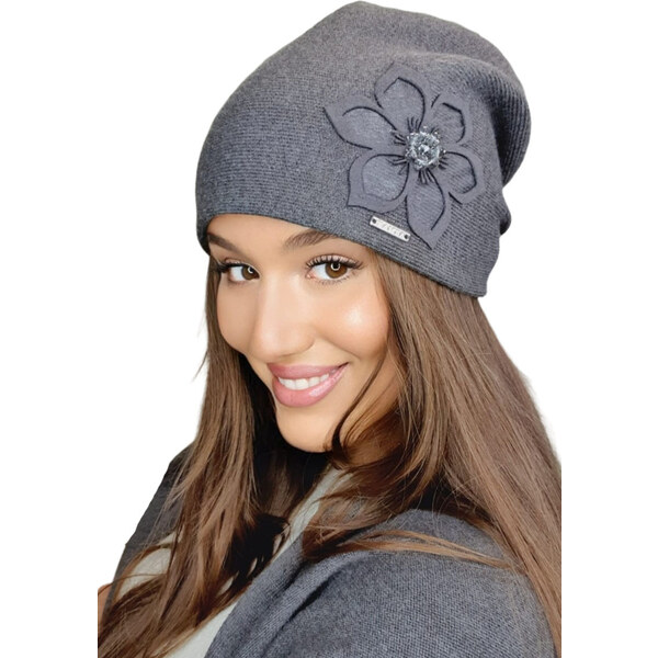 Kamea Grafitová dámska elegantná čiapka s kvetom Zafira, Farba 36031890