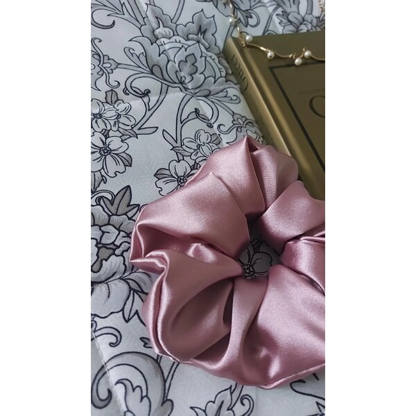 modnenakupy.sk Saténová gumička scrunchie OLD ROSÉ MAXI 35802529