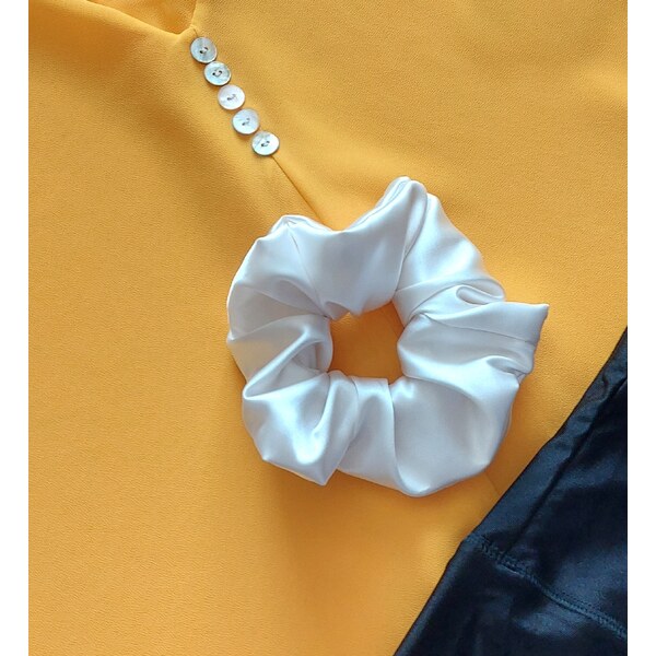 modnenakupy.sk Saténová gumička scrunchie PEARL WHITE MAXI 35802543