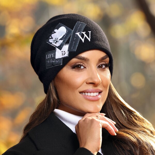 KRUMLOVANKA Dámska čiapka W-0422/018 čierna 65597016