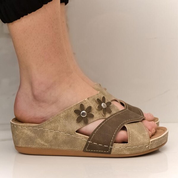 JOHN-C Dámske hnedé klinové šľapky BETA 37642131