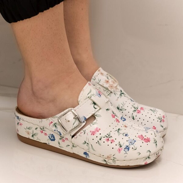 JOHN-C Dámske kvetinové klinové šľapky KAYLAN 37642139