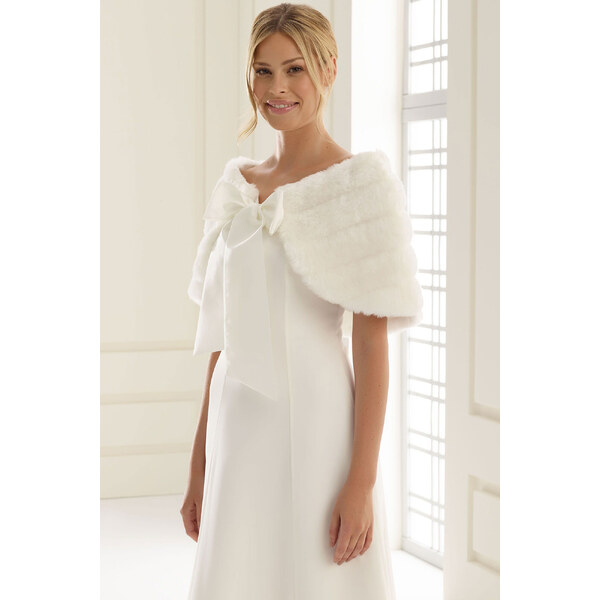 Bianco Evento Kožušinové bolerko cez svadobné šaty 40929104