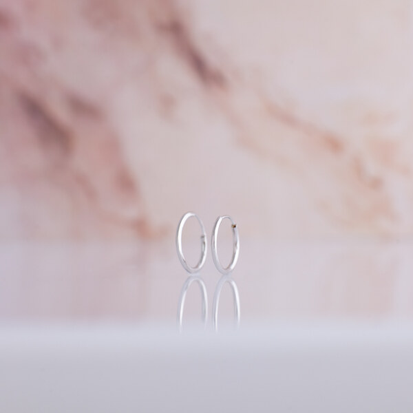 Lillian Vassago Hladké zasúvacie zlaté náušnice kruhy 1,3 cm LLV31 37667452