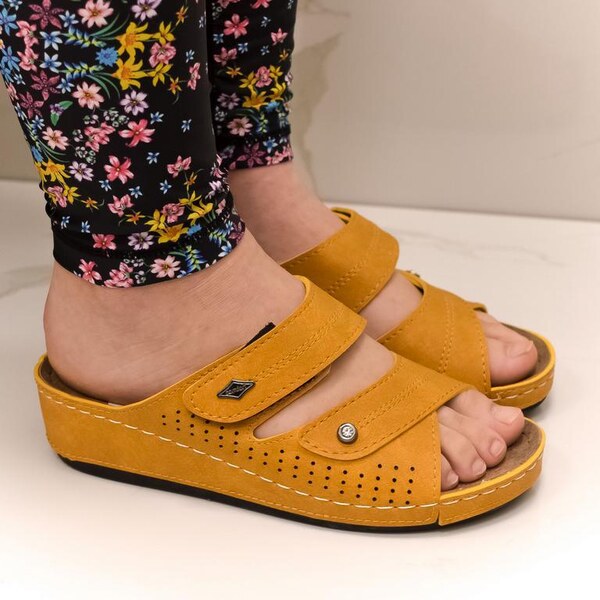 JOHN-C Dámske žlté klinové šľapky RENÁTA 43673135