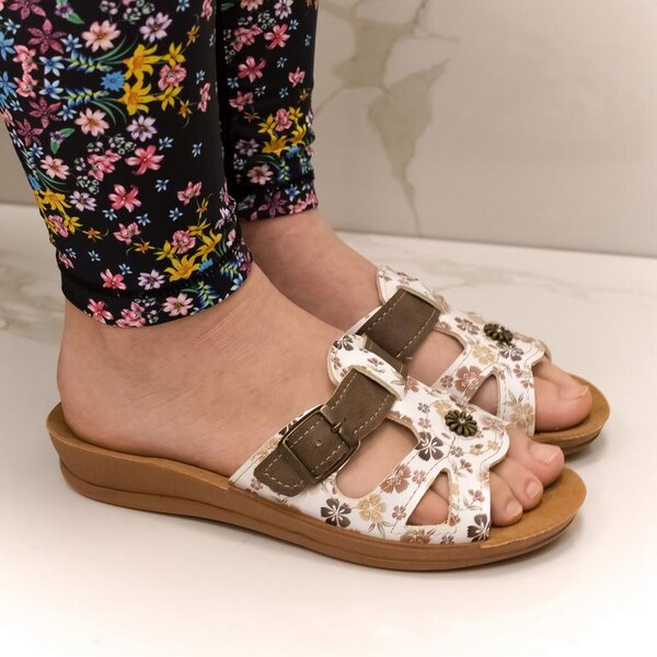 JOHN-C Dámske biele kvietkované šľapky NINKA 43673146