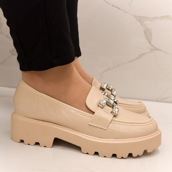 COMER Dámske béžové lakované mokasíny HILARY 45507256