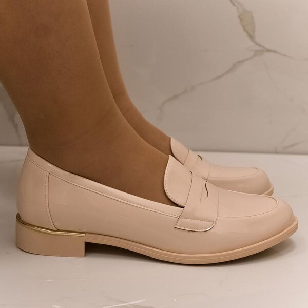 COMER Dámske béžové lakované mokasíny WINNIE 45507260