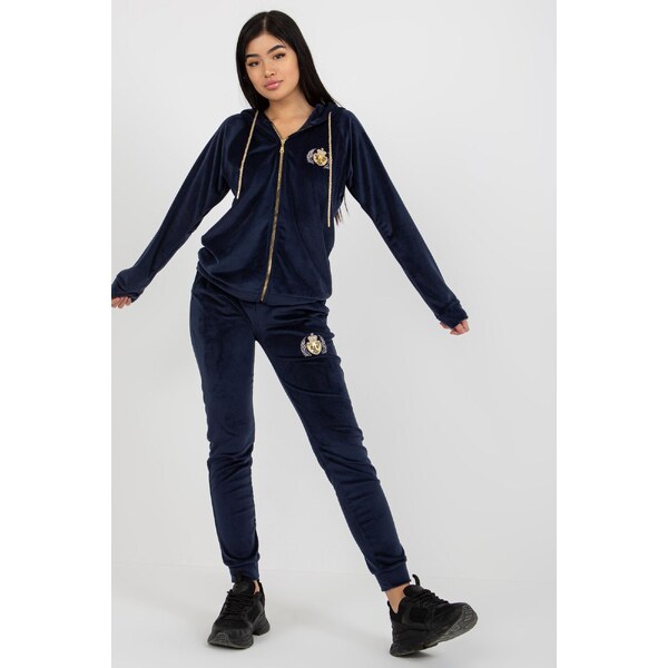 MladaModa Velúrová tepláková súprava so zipsom a nášivkami model 44398 46490722