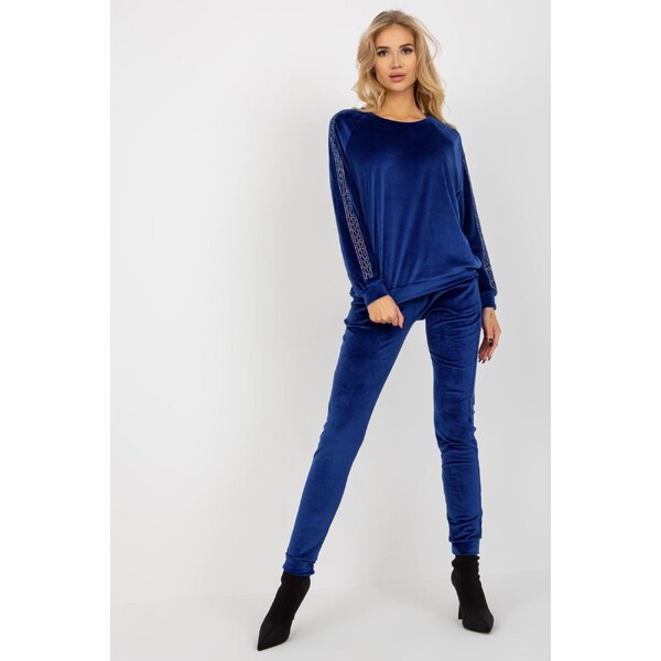 MladaModa Velúrová tepláková súprava s aplikáciou na rukávoch model 46490742