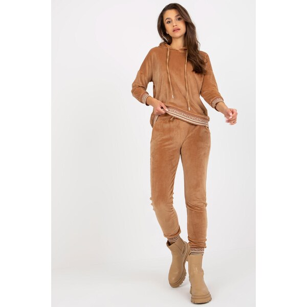 MladaModa Velúrová tepláková súprava s kapucňou model 28640 farba 46490761