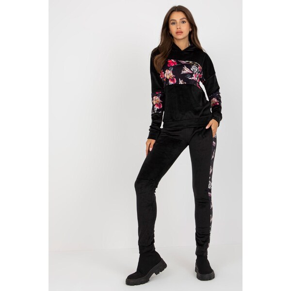 MladaModa Tepláková súprava s kvetinovým motívom model 23435 čierna 46490775