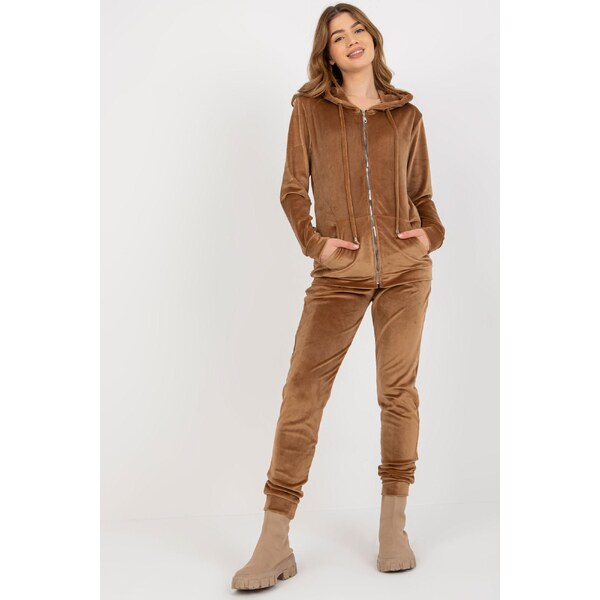 MladaModa Velúrová tepláková súprava so zipsom model 87231 farba camel 46490799