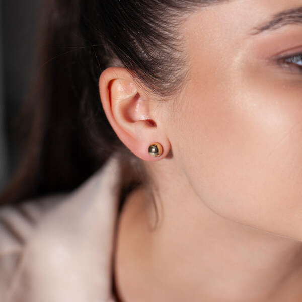 Lillian Vassago Hladké a lesklé zlaté náušnice v tvare polguľôčky 57490135