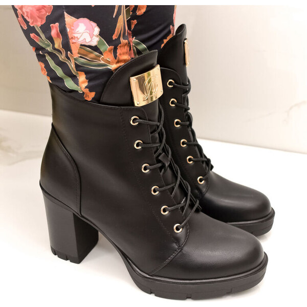 COMER Dámske čierne členkové čižmy NEVADA 46059857