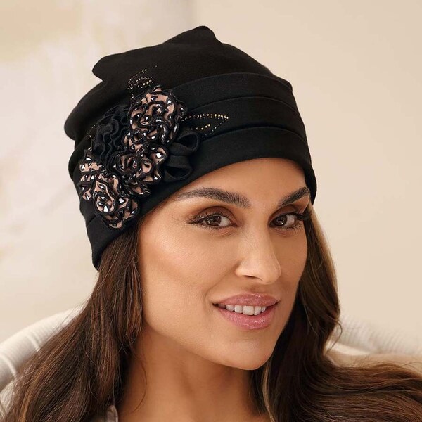 KRUMLOVANKA Dámska bavlnená čiapka s kvetom čierna W-0570/D018 65783022