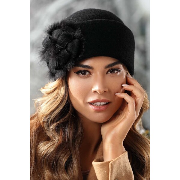 KRUMLOVANKA Dámska vlnená čiapka s kvetom W-0583/018 čierna 65596899