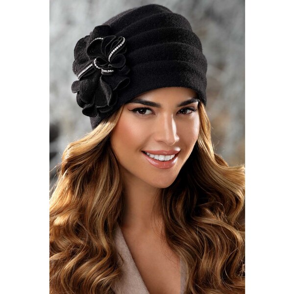 KRUMLOVANKA Elegantná dámska zimná čiapka W-0665/018 čierna 60598996