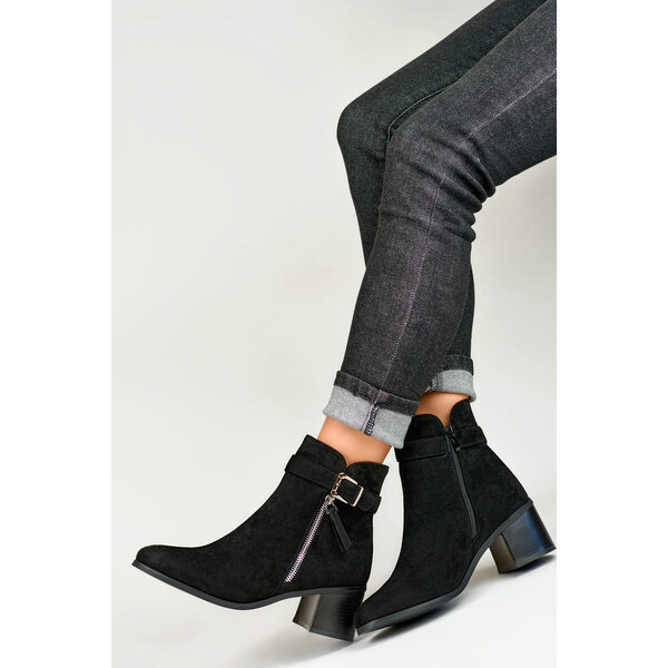 primohurt Černé nízké boty na jehlovém podpatku s přezkou 58355800