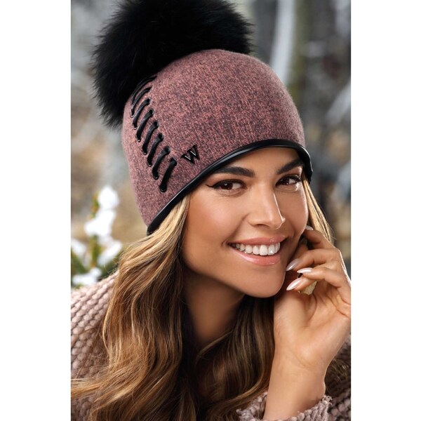 KRUMLOVANKA Zimná dámska čiapka s brmbolcom zdobená opaskom W-0732 66882014